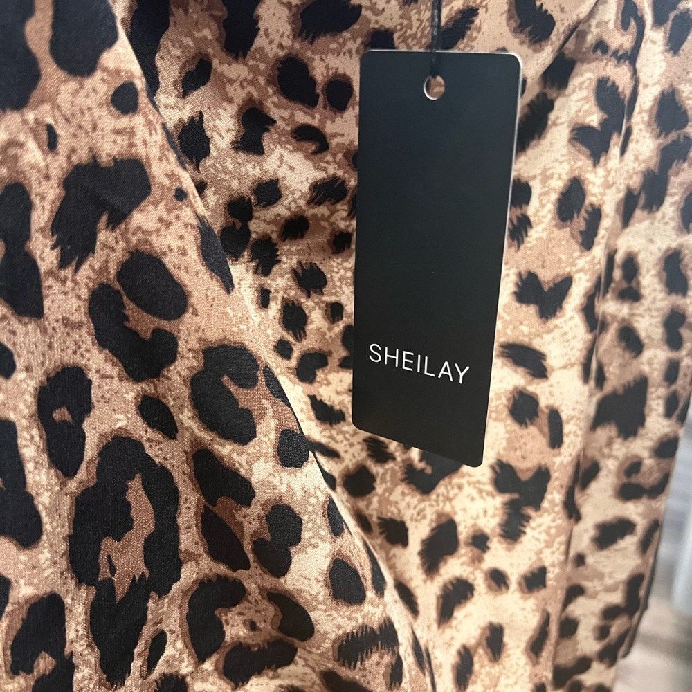 Plus size leopard blouse. - Picture 4 of 4